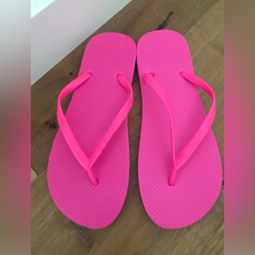Gap Pink Flip Flops NWOT
